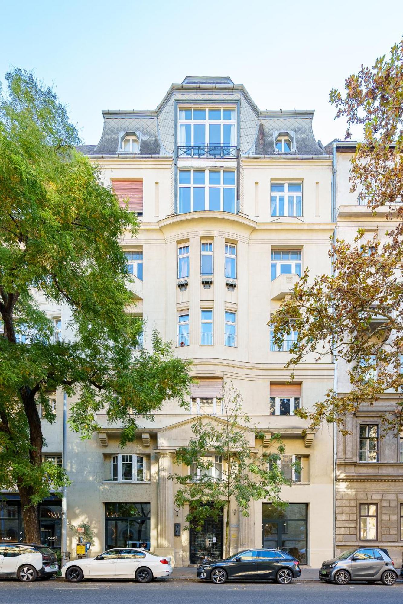 Parliament Danube Apartment